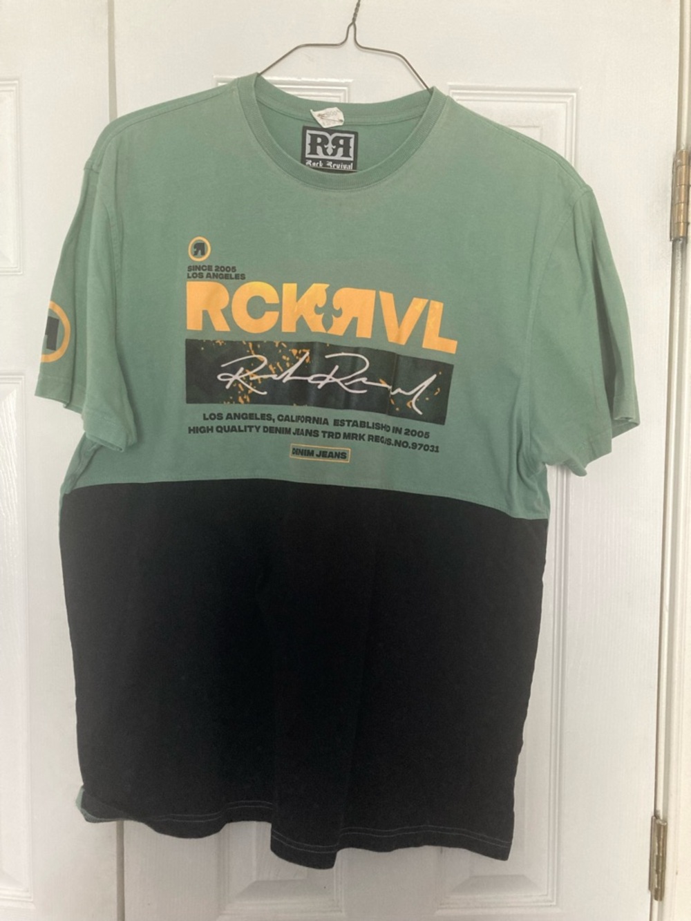 Men’s Rock Revival Shirt
Size XXL
Green/Black